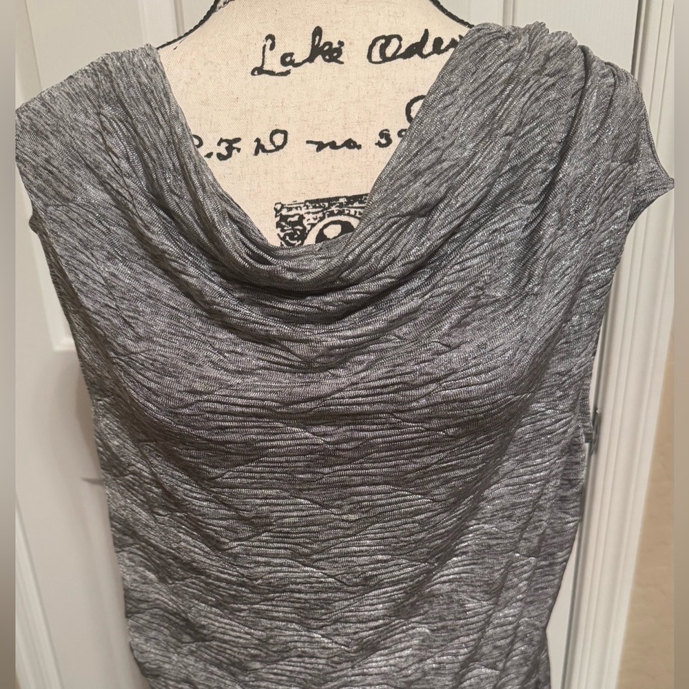 Calvin Klein Women’s Metallic Silver Textured Cowl Neck Hem Top Large - Picture 2 of 7